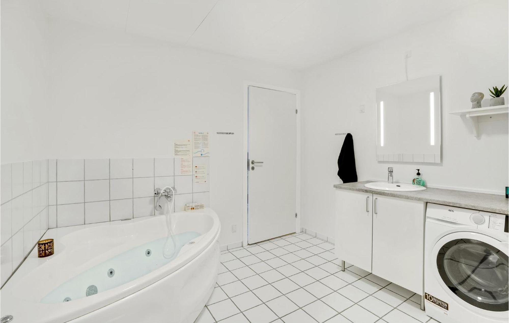 Amazing Home In Hvide Sande With Wifi Bjerregard Экстерьер фото